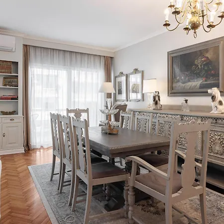 Tresor, 3bd W Seaview, Center Apartament