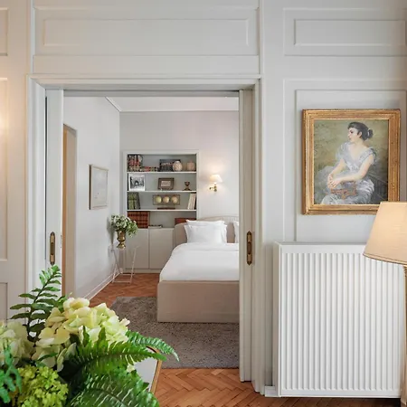 Tresor, 3bd W Seaview, Center *