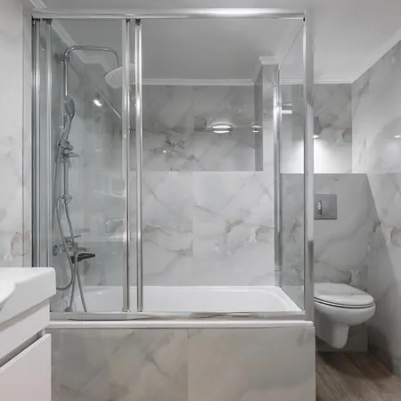 Tresor, 3bd W Seaview, Center Apartament
